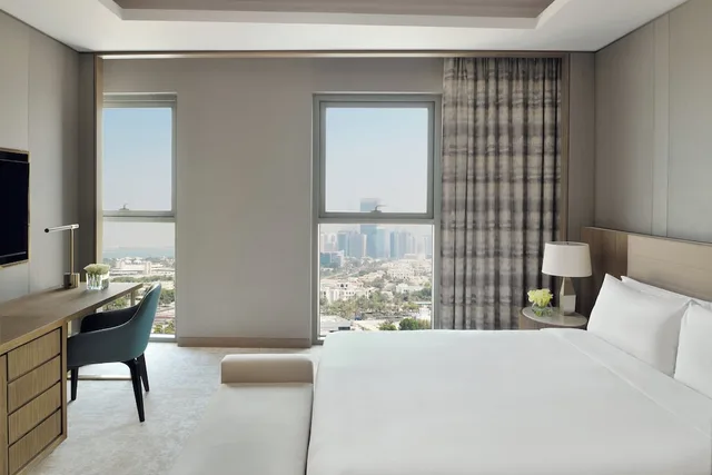 جناح استوديو بسرير كينج بإطلالة على البحر بمطبخ صغير، INTERCONTINENTAL ABU DHABI RESIDENCE 1/7