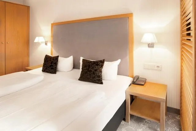 غرفة صغيرة بسرير كينج، Townhouse Hotel 3/4