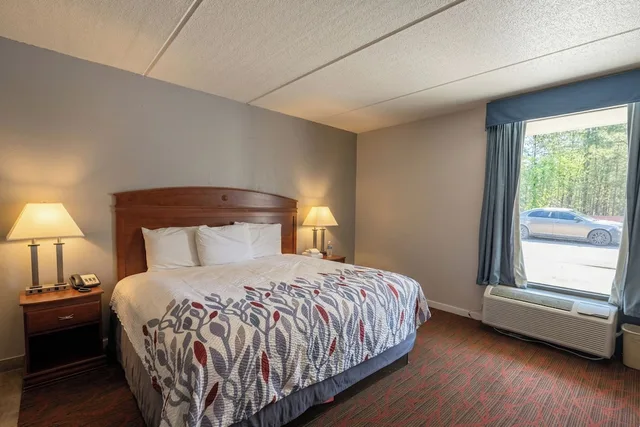 غرفة بسرير كينج لذوي الإعاقة، 8 Inn Americus Near Albany I 75 5/10