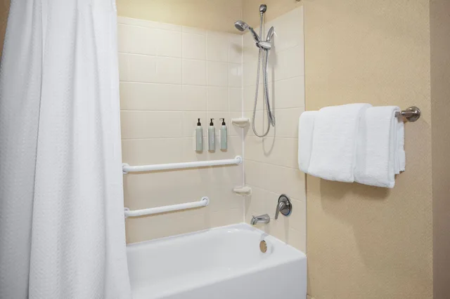 Room, King Bed, Sofa, Accessible, COURTYARD ABERDEEN AT RIPKEN STADIUM 3/3