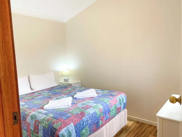 شاليه بسرير كوين، RIVERVIEW TOURIST PARK 1/4
