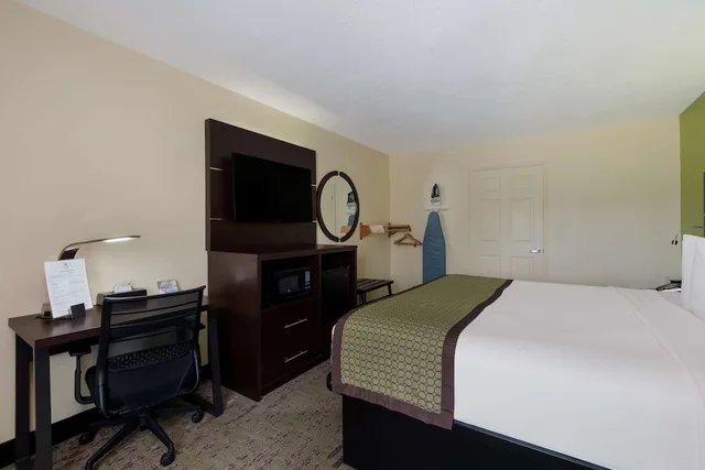 غرفة قياسية بسرير كينج لذوي الإعاقة، SureStay Hotel by Best Western Manning 2/4