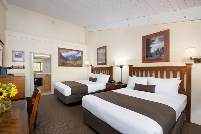 غرفة قياسية بسرير كينج في طابق مرتفع، Pokolodi Lodge 5/9
