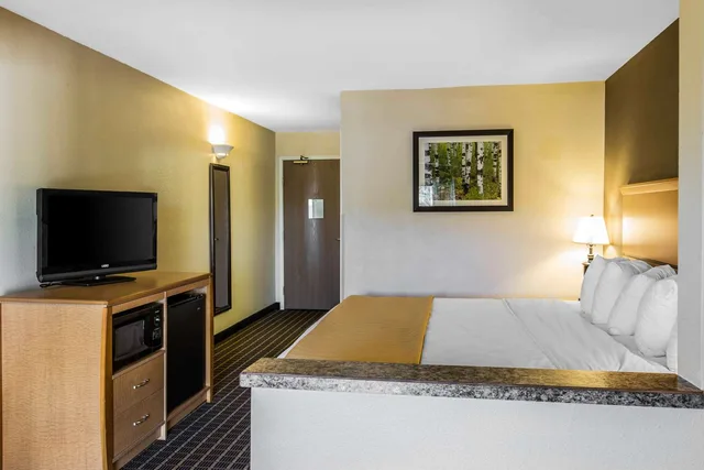 غرفة بسرير كينج، Quality Inn & Suites Silverthorne - Copper Mountain 1/1
