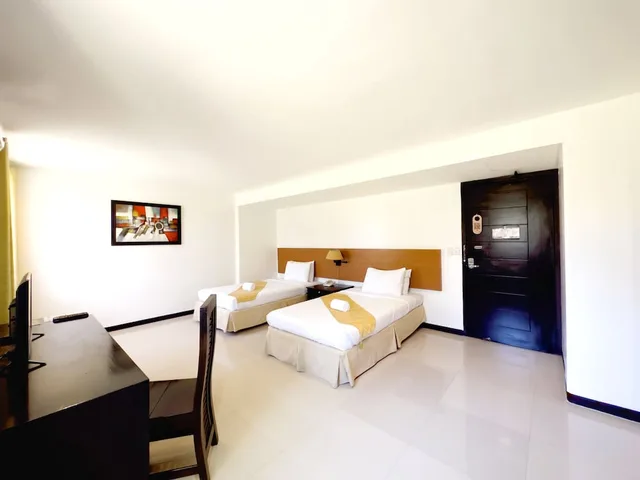 غرفة ديلوكس بسريرين منفصلين، Subic Bay Peninsular Hotel 1/3