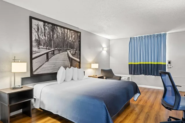 غرفة قياسية بسرير كينج، Super 8 by Wyndham Hardeeville/Savannah North 3/10