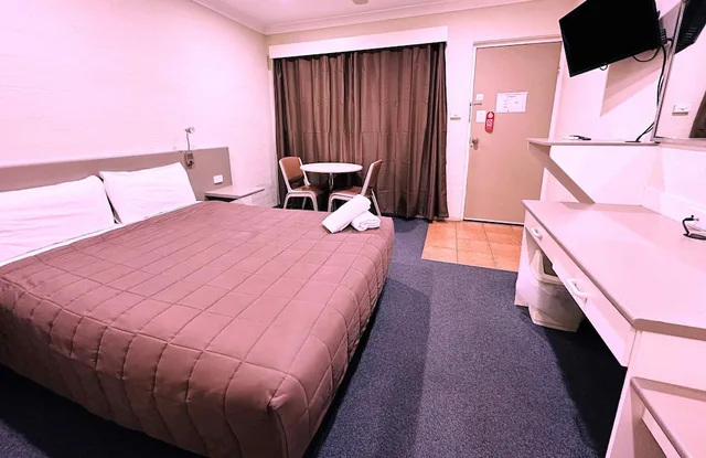 غرفة قياسية بسرير كوين، Sapphire City Motor Inn Inverell 3/10
