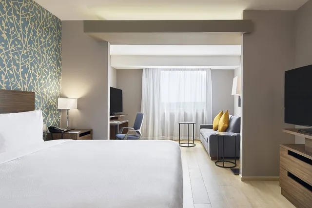 جناح بسرير كينج مع أريكة، Fairfield Inn Suites Aguascalientes 2/8