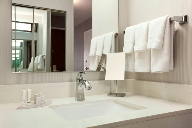 room, 2 queen beds, Courtyard Salt Lake City Layton 2/2