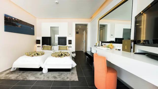 غرفة قياسية بسرير مزدوج بإطلالة جزئية على البحر مع أريكة، Orka Sunlife Hotel Resort Aquapark 4/7