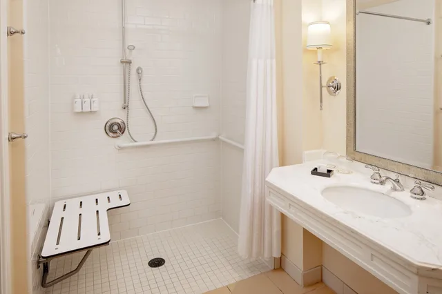Estate, Suite, King Bed, Accessible، Estancia La Jolla Hotel And Spa 6/10