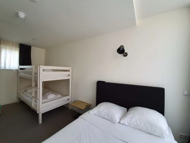 غرفة عائلية بسرير مزدوج وسرير بطابقين، Hotel Heye 130 2/6
