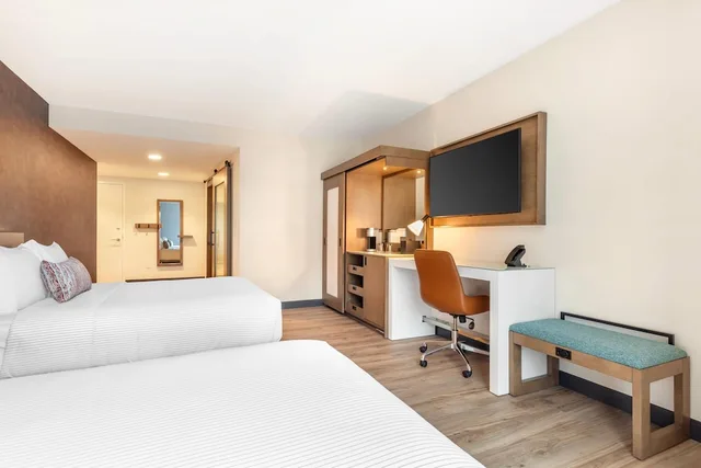 غرفة بسريرين كوين لذوي الإعاقة، Cambria Hotel Denver Downtown RiNo CO 2/6