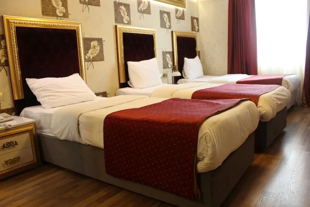 غرفة قياسية ثلاثية بثلاثة أسرّة، Marmara Deluxe Hotel 9/10