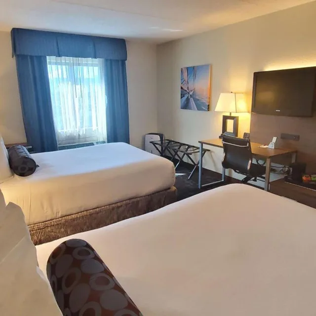 غرفة بسريرين مزدوجين بحوض جاكوزي، Best Western Plus Hollywood/Aventura 2/3