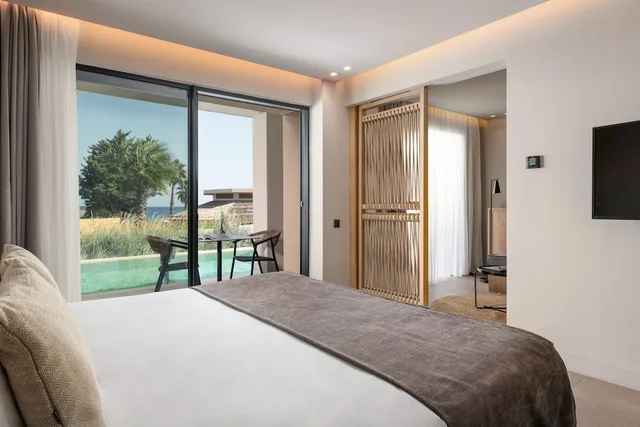 Suite, Queen Bed, 2 Sofa, Swim Up Pool, Ella Helea 1/8