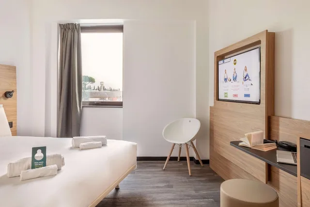 Standard, Queen Bed, B&B Hotel Pomezia Roma 7/7