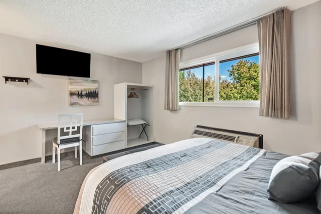 Traditional, Suite, 1 Queen and 1 Murphy Bed, Queen Murphy Bed، Bend Riverside Inn &amp; Suites 4/10