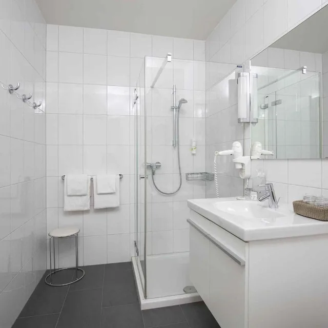 جناح جونيور، IBIS LOCARNO 3/4