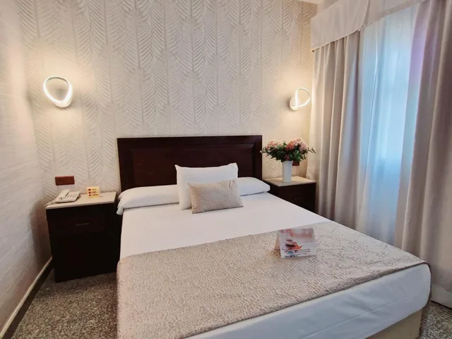 جناح جونيور عائلي، Hotel Plaza del Castillo 2/9
