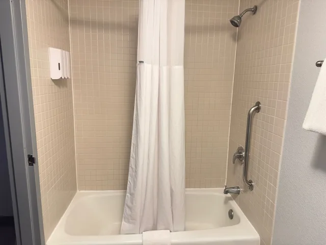 غرفة بسرير كينج لذوي الإعاقة، Super 8 by Wyndham Dallas Love Field Airport 10/10