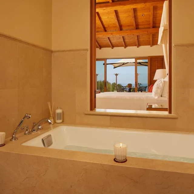 جناح بسريرين كوين بإطلالة على الحديقة بشرفة بغرفة نوم واحدة، The Resort At Pelican Hill 3/3