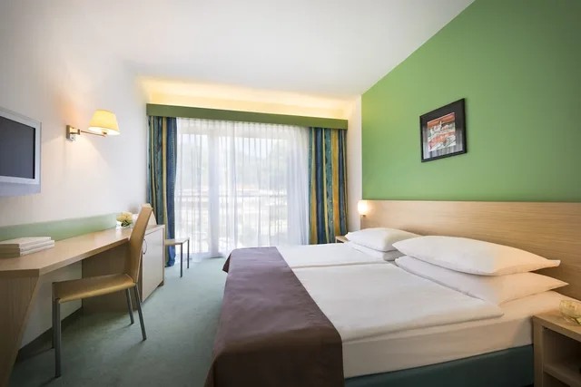 غرفة قياسية بسريرين منفصلين بإطلالة على المتنزه، Remisens Hotel Lucija 2/4