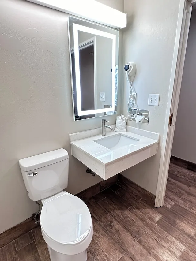 غرفة قياسية بسرير كوين لذوي الإعاقة، Microtel Inn Suites By Wyndham Springfield 4/6