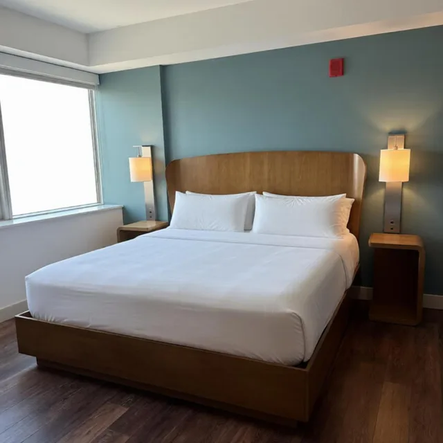 غرفة قياسية بسرير كينج، Element by Westin Calgary Airport 1/3