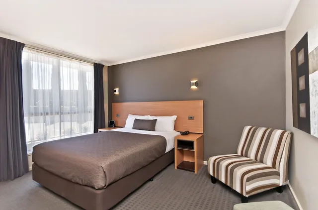 غرفة بريميوم بسرير كوين، Comfort Inn On Raglan 1/6