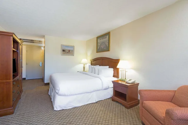 غرفة بسرير مزدوج لذوي الإعاقة، Days Inn by Wyndham Columbus Airport 2/5