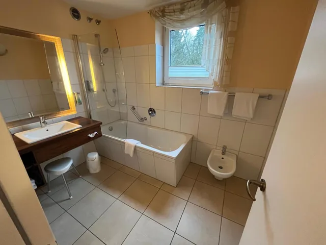 جناح جونيور بسرير كينج بشرفة، Hotel Heide-Kröpke 5/7