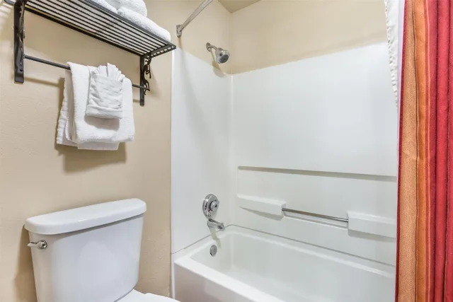 جناح بسرير كينج وسريرين منفصلين بشرفة بغرفتين، Best Western Plus Inn Of Santa Fe 11/12