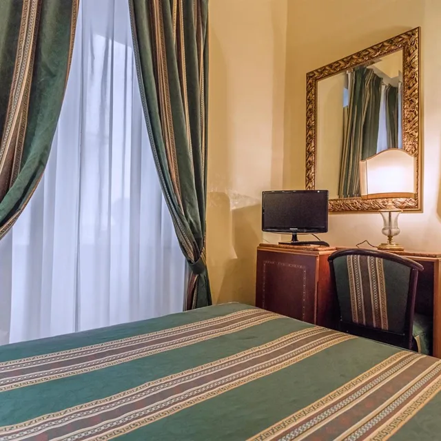 Economy, Double or Twin Bed, Raeli Hotel Luce 1/10