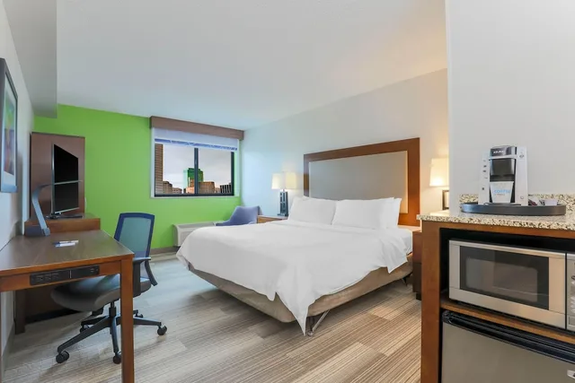 غرفة قياسية بسرير كوين، Holiday Inn Express & Suites Downtown Fort Worth 2/3