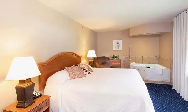 غرفة بسرير كينج بجاكوزي، Hotel Glenwood Springs 1/2