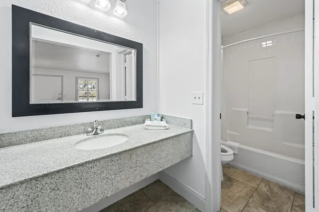 Room, 2 Queen Beds, Creek View, Corner، Charleston Creekside Inn 4/4