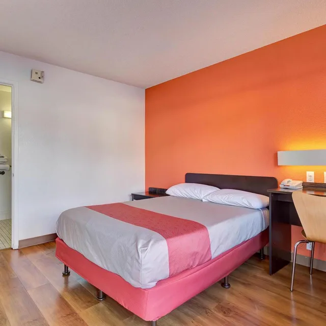غرفة بسرير كينج لذوي الإعاقة، Motel6 Santa Rosa - South 2/4