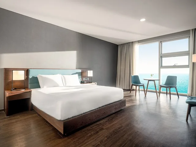 غرفة ديلوكس بسرير كوين بإطلالة جزئية على البحر، Hotel Tops 10 5/10