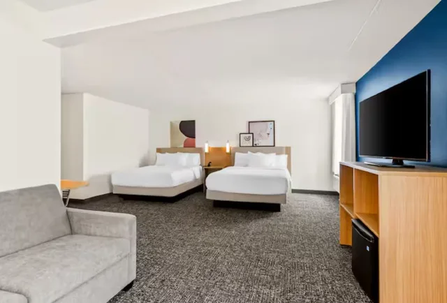 غرفة بسريرين كوين مع أريكة لذوي الإعاقة، Spark by Hilton Lexington 8/10
