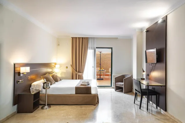 جناح جونيور بشرفة، Hotel Mainake Sl 3/9