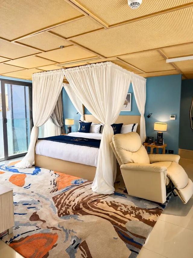 لوفت بسرير كوين بإطلالة على البحر، M Hotels at Porto Marina 3/6