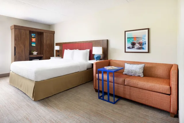 غرفة بسرير كينج مع أريكة، Hampton Inn Long Island-Islandia 2/6