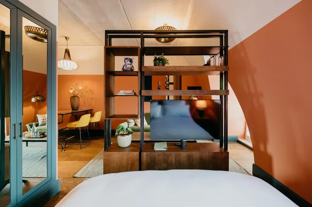Studio, King Bed, The July - Boat & Co 2/4