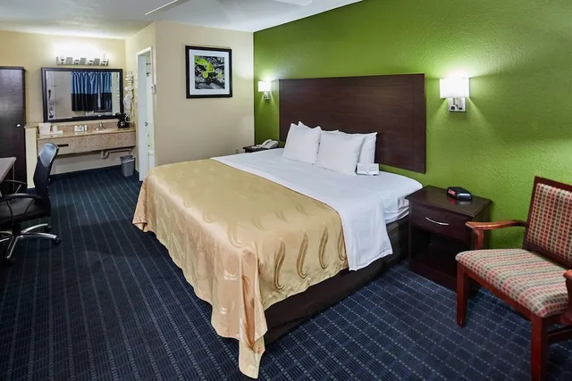 غرفة بسرير كينج لذوي الإعاقة، Quality Inn Parker, AZ 2/5