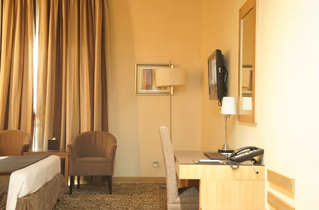 Room, King Bed, Lagoon View، Copthorne Hotel Sharjah 7/7
