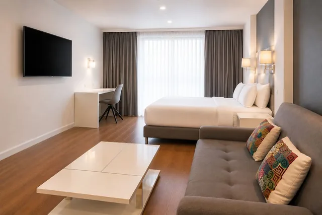 جناح جونيور بسرير كينج مع أريكة، Hotel Mio Panama 7/10