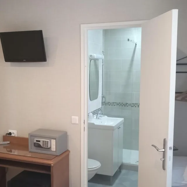 غرفة بسريرين منفصلين، HOTEL DE LA PERDRIX ROUGE 6/8