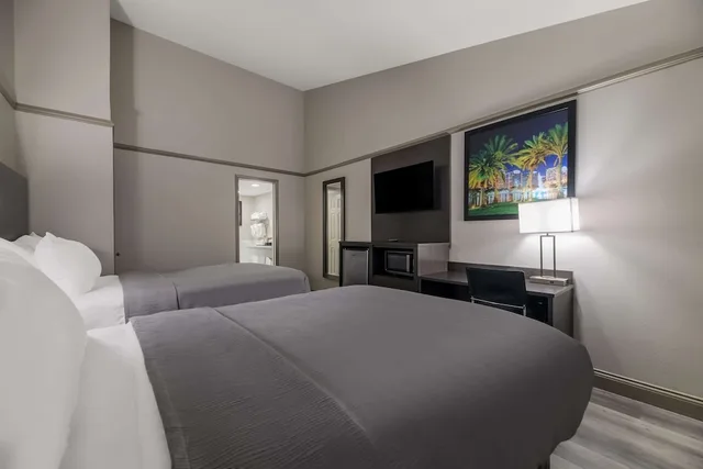 Room, 2 Double Beds, Accessible, Quality Inn & Suites Altamonte Springs Orlando-North 2/6