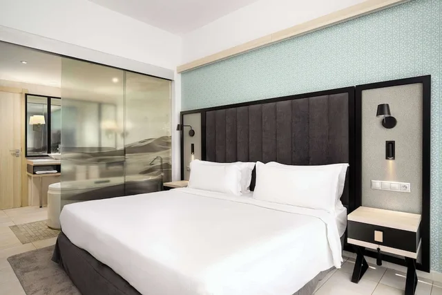 Junior Suite, King Bed, Beach Front, Lounge Access، Radisson Blu Resort Saidia Beach 2/5